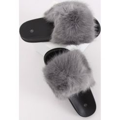 Klapki z futerkiem szare CK107P GREY. Szare klapki damskie obuwie damskie, bez wzorów, z futra, bez obcasa, bez zapięcia. Za 67.15 zł.