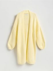 Długi kardigan - jasnożółty. Żółte kardigany damskie Reserved, l, bez wzorów, z dzianiny, bez kołnierzyka. Za 159.99 zł.