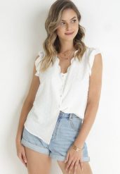 Biała Bluzka Top z Tkaniny Plumeti z Falbankami przy Ramionach Fatalie. Białe bluzki damskie Born2be, l, bez wzorów, z tkaniny, bez kołnierzyka, bez ramiączek. Za 49.99 zł.