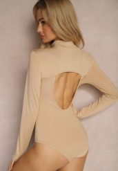 Ciemnobeżowe Body z Golfem z Prążkowanej Dzianiny Naorinia. Brązowe body Renee, bez wzorów, z dzianiny. Za 44.99 zł.