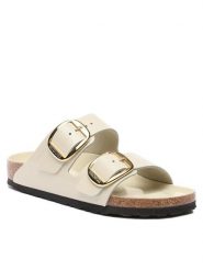 Birkenstock Klapki Arizona 1026128 Beżowy. Brązowe klapki damskie Birkenstock, bez wzorów, z lakierowanej skóry, bez obcasa, bez zapięcia. Za 719.99 zł.