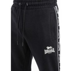 Spodnie dresowe klasyczne Lonsdale Grutness. Czarne spodnie sportowe męskie Lonsdale, m, bez wzorów, z dresówki. Za 238.50 zł.