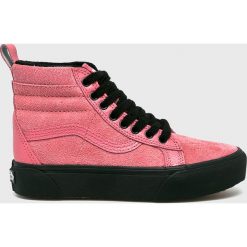 Vans - Trampki. Czerwone trampki i tenisówki damskie Vans, bez wzorów, z materiału, bez zapięcia. W wyprzedaży za 239.90 zł.