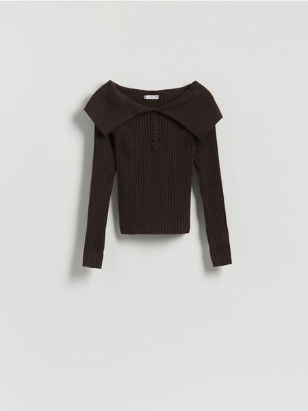 Sweter z wykładanym kołnierzem - brązowy. Brązowe swetry nierozpinane damskie Reserved, l, bez wzorów, z dzianiny, bez kołnierzyka, bez ramiączek. Za 119.99 zł.