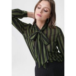 Zielona Koszula Saponaria. Zielone koszule damskie Born2be, l, bez wzorów, biznesowe, bez kołnierzyka, bez ramiączek. Za 89.99 zł.