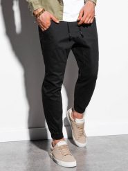 Spodnie męskie materiałowe JOGGERY - czarne V1. Czarne spodnie materiałowe męskie Ombre Clothing, bez wzorów, z bawełny. W wyprzedaży za 59.99 zł.