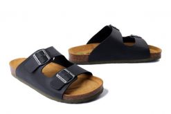 DR. BRINKMANN 600138-01 schwarz, klapki męskie. Czarne klapki męskie Dr. Brinkmann, bez wzorów, ze skóry, bez zapięcia. Za 219.90 zł.