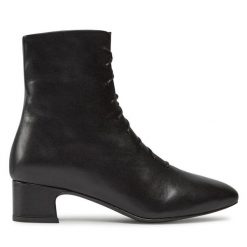 Botki Balagan. Czarne botki damskie BALAGAN, bez wzorów, bez obcasa, na słupku, bez zapięcia. Za 609.99 zł.