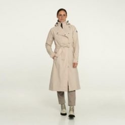 Damska kurtka przeciwdeszczowa rowerowa typu trencz długa wodoodporna beżowa. Brązowe płaszcze damskie AGU, xl, bez wzorów, z materiału, eleganckie, bez kołnierzyka, z kapturem. Za 841.05 zł.