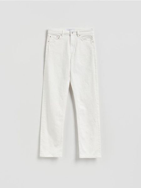 Jeansy straight - biały. Białe jeansy damskie Reserved, bez wzorów, z denimu. Za 129.99 zł.
