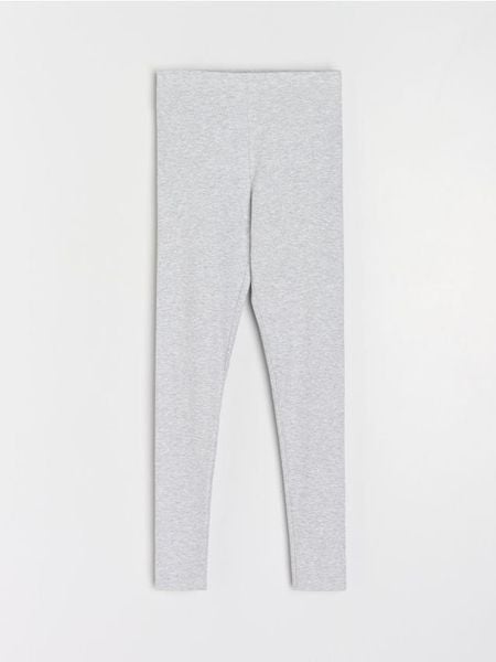 Prążkowane legginsy z gumką w pasie - szary. Szare legginsy damskie Sinsay, bez wzorów, prążkowane. Za 29.99 zł.
