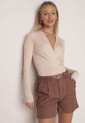 Brązowe Szorty Typu Bermudy z Paskiem i Prostokątną Klamrą Tinalora. Brązowe szorty damskie Born2be, bez wzorów, eleganckie. Za 89.99 zł.