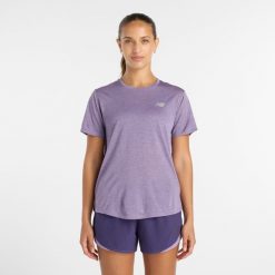 Koszulka damska New Balance WT41253AB7 – fioletowa. Fioletowe bluzki damskie New Balance, m, bez wzorów, z materiału, sportowe, bez kołnierzyka, bez ramiączek. Za 199.99 zł.