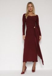 Bordowa Dopasowana Sukienka z Ozdobnym Marszczeniem Trenem i Rozcięciem Alutria. Czerwone sukienki damskie Born2be, na wesele, m, bez wzorów, wizytowe, bez kołnierzyka, bez ramiączek, dopasowane. Za 119.99 zł.