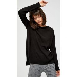 Sweter z długim tyłem. Swetry nierozpinane damskie MOODO, l, bez wzorów, bez kołnierzyka, bez ramiączek. Za 29.99 zł.