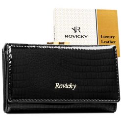 Średni portfel damski ze skóry naturalnej w czarnym kolorze zamykany na bigiel i zatrzask RH-23-1-RSRovicky. Czarne portfele damskie ROVICKY, z lakierowanej skóry. Za 99.00 zł.