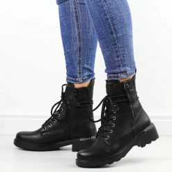 Czarne botki damskie zimowe Jezzi 4226. Czarne botki damskie Jezzi, na jesień, bez wzorów, z jeansu, eleganckie, bez obcasa, bez zapięcia. Za 239.00 zł.