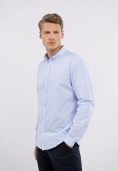 Koszula bawełniana, Slim Fit, K-SAMI. Niebieskie koszule męskie Volcano, l, bez wzorów, z bawełny, biznesowe, bez kołnierzyka, bez ramiączek. Za 139.99 zł.