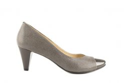 Czółenka Bayla-097 PJ6420-771 Szary, Skóra naturalna - 35. Szare czółenka damskie Bayla, bez wzorów, ze skóry, eleganckie, bez obcasa, na obcasie, bez zapięcia. W wyprzedaży za 89.10 zł.