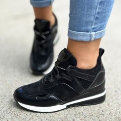 Czarne sneakersy półbuty damskie Vinceza 10743. Czarne półbuty damskie VINCEZA, bez wzorów, ze skóry, bez obcasa, na koturnie, bez zapięcia. Za 129.00 zł.
