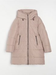 Pikowany płaszcz z kapturem - beżowy. Brązowe płaszcze damskie Sinsay, l, bez wzorów, bez kołnierzyka, z kapturem. W wyprzedaży za 75.99 zł.