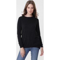 Czarny Sweter Katie. Czarne swetry nierozpinane damskie Born2be, l, bez wzorów, prążkowane, bez kołnierzyka, bez ramiączek. Za 69.99 zł.