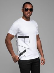 Koszulka męska z bawełnianego jerseyu z dużym bocznym napisem – biała V2 OM-TSPT-0213 - XXL. Białe t-shirty męskie Ombre Clothing, l, z aplikacjami, z bawełny, bez kołnierzyka, bez ramiączek. W wyprzedaży za 49.99 zł.