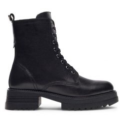 Trzewiki Lasocki. Czarne botki damskie Lasocki, bez wzorów, bez obcasa, na płaskiej podeszwie, bez zapięcia. Za 239.99 zł.
