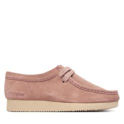 Półbuty Clarks. Czerwone półbuty damskie Clarks, bez wzorów, bez obcasa, na płaskiej podeszwie, bez zapięcia. Za 429.99 zł.
