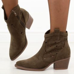 Czekoladowe ażurowe botki damskie, kowbojki Evento 9452. Brązowe botki damskie eVento, na jesień, w ażurowe wzory, z jeansu, eleganckie, bez obcasa, na obcasie, bez zapięcia. Za 219.00 zł.