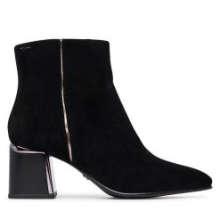 Botki Tamaris. Czarne botki damskie Tamaris, bez wzorów, bez obcasa, na słupku, bez zapięcia. Za 484.99 zł.