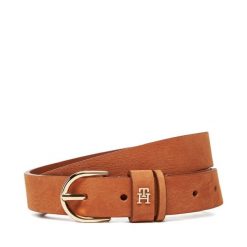 Pasek Damski Tommy Hilfiger. Brązowe paski damskie Tommy Hilfiger, bez wzorów, z nubiku. Za 179.99 zł.