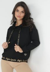 Czarna Bluza z Kapturem i Małą Naszywką z Cyrkonii Ophitasia. Czarne bluzy damskie Born2be, xs, z aplikacjami, casualowe, bez ramiączek, z kapturem. Za 49.99 zł.