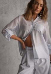 Niebieska Prześwitująca Koszula z Cyrkoniami Arialle. Niebieskie koszule damskie Renee, l, bez wzorów, z jeansu, z asymetrycznym kołnierzem, bez ramiączek. Za 79.99 zł.