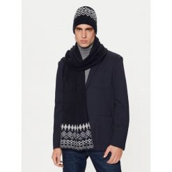 Czapka Guess. Niebieskie czapki męskie Guess, na zimę, z aplikacjami. Za 569.99 zł.