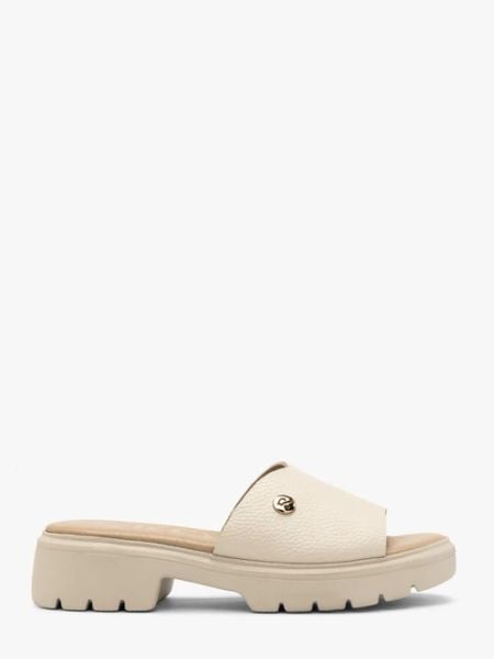 Kremowe klapki damskie z platformą. Brązowe klapki damskie Ryłko, na lato, bez wzorów, ze skóry, eleganckie, z okrągłym noskiem, bez obcasa, na platformie, bez zapięcia. W wyprzedaży za 229.99 zł.