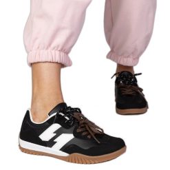 Czarne sneakersy trampki z kolorowymi sznurówkami. Czarne trampki i tenisówki damskie bez wzorów, z gumy, bez zapięcia. Za 79.62 zł.