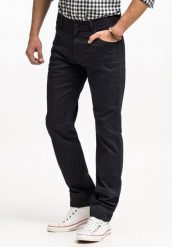 WRANGLER TEXAS SLIM MĘSKIE SPODNIE MATERIAŁOWE DARK NAVY W12SEAXAE 112330702. Niebieskie spodnie materiałowe męskie Wrangler, bez wzorów, z jeansu. Za 229.99 zł.