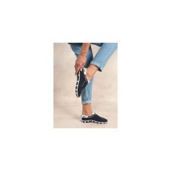 Buty sportowe komfortowe damskie TBS Jazaria. Czarne obuwie sportowe damskie TBS, bez wzorów, bez zapięcia, trekkingowe. Za 415.00 zł.
