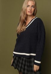 Granatowy Sweter Preppy z Domieszką Kaszmiru Zdobiony Strukturalnym Splotem Lorentie. Niebieskie swetry nierozpinane damskie Born2be, z aplikacjami, z jeansu, biznesowe, bez kołnierzyka, bez ramiączek. Za 129.99 zł.