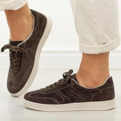 Brązowe skórzane półbuty damskie Vinceza 95400. Brązowe półbuty damskie VINCEZA, na jesień, bez wzorów, z jeansu, casualowe, z okrągłym noskiem, bez obcasa, na płaskiej podeszwie, bez zapięcia. W wyprzedaży za 197.10 zł.