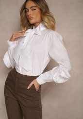 Biała Koszula z Elegancką Kokardą i Falbanami Zaliressa. Białe koszule damskie Renee, bez wzorów, eleganckie, bez kołnierzyka, bez ramiączek. Za 109.99 zł.