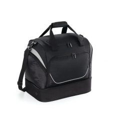 Torba sportowa z kieszeniami Quadra Hardbase. Czarne torby na ramię męskie QUADRA, bez wzorów, z materiału, na ramię, z nadrukiem. Za 190.70 zł.