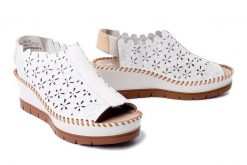 RIEKER 60355-80 white, sandały damskie. Brązowe sandały damskie Rieker, w ażurowe wzory, z gumy, bez obcasa, na koturnie, bez zapięcia. Za 237.93 zł.