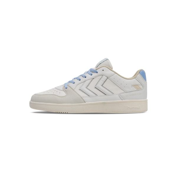 Sneakersy damskie Hummel ST. Power Play. Białe obuwie sportowe damskie Hummel, bez wzorów, bez zapięcia. Za 284.00 zł.