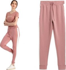 4f Spodnie damskie 4F pudrowy koral H4Z21 SPDD013 65S XXL. Spodnie dresowe damskie 4F, bez wzorów, sportowe. Za 125.00 zł.