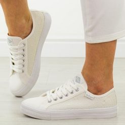 Białe trampki damskie Lee Cooper 3422. Białe trampki i tenisówki damskie Lee Cooper, bez wzorów, z jeansu, bez zapięcia. Za 159.00 zł.