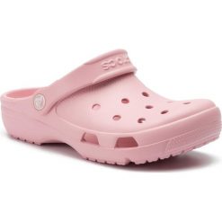 Klapki basenowe CROCS 204151-606. Czerwone klapki damskie Crocs, bez wzorów, z tworzywa sztucznego, bez obcasa, bez zapięcia. Za 109.99 zł.