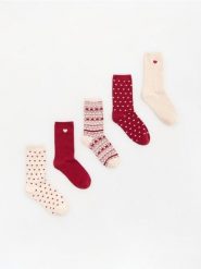 Skarpetki z bawełną 5 pack - czerwony. Czerwone skarpetki damskie Reserved, bez wzorów, z bawełny. Za 49.99 zł.