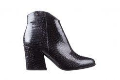 Botki Bayla-194 9621 1784 Szary 194005, Skóra naturalna lakierowana - 40. Szare botki damskie Bayla, bez wzorów, z lakierowanej skóry, bez obcasa, bez zapięcia. W wyprzedaży za 199.00 zł.